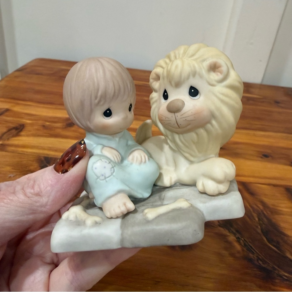 Vintage 1998 Precious Moments "Daniel & The Lion" Porcelain Figurine - Picture 5 of 6